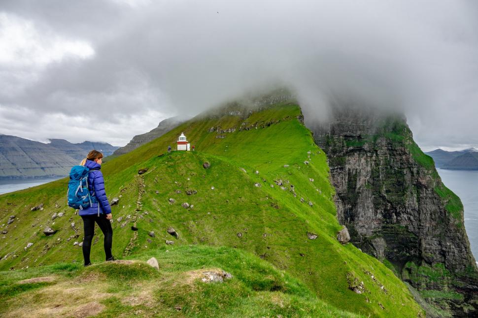 Națiunea insulară dintre Islanda și Scoția care și-a construit tuneluri sub Atlantic pentru ca oamenii să se deplaseze mai ușor 956522