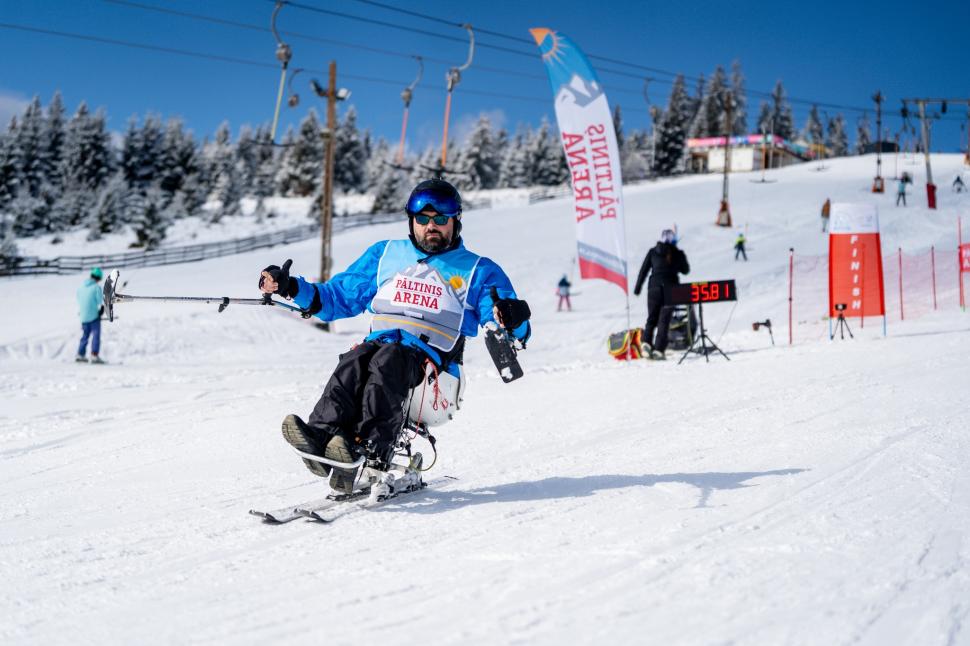 Premieră în România: Prima competiție oficială de schi pentru persoanele cu dizabilități locomotorii a avut loc la Păltiniș 956669