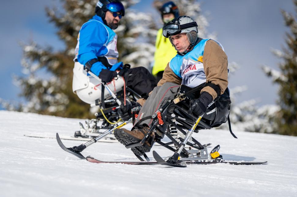 Premieră în România: Prima competiție oficială de schi pentru persoanele cu dizabilități locomotorii a avut loc la Păltiniș 956671