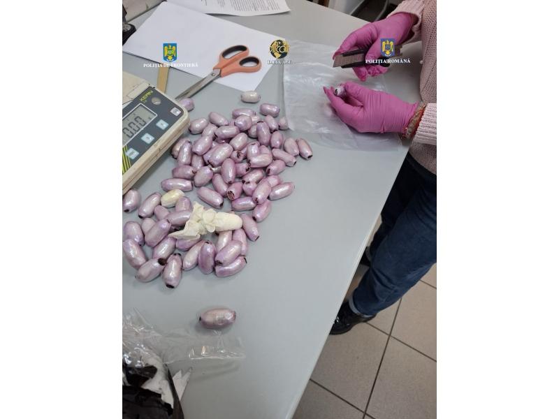 Un brazilian a fost prins pe Aeroportul Otopeni cu pachete cu droguri în stomac 956452