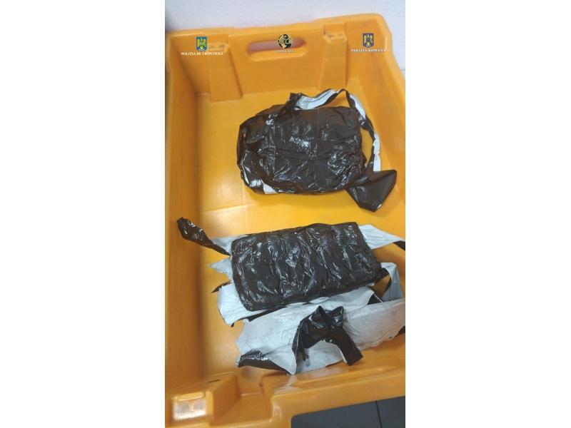 Un brazilian a fost prins pe Aeroportul Otopeni cu pachete cu droguri în stomac 956454