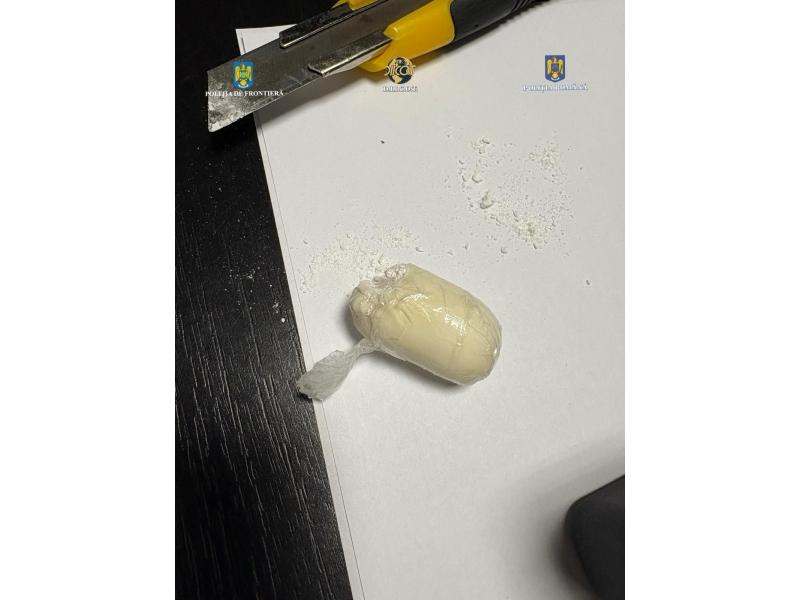 Un brazilian a fost prins pe Aeroportul Otopeni cu pachete cu droguri în stomac 956455