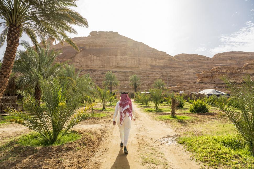 Experiența unei femei care a călătorit singură în Arabia Saudită: codul vestimentar, deplasarea și siguranța 956265