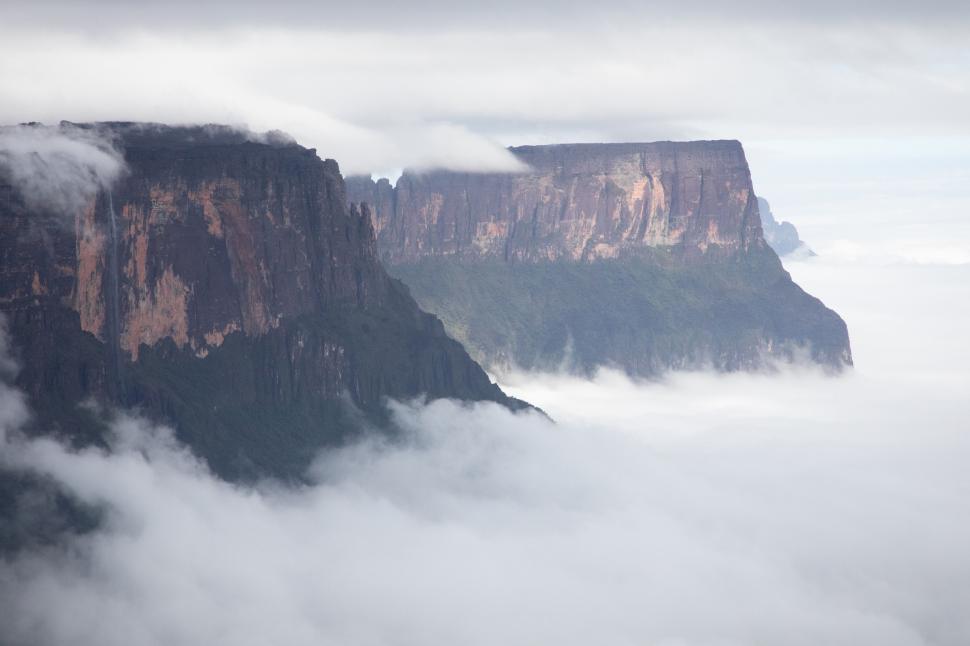 „Insula care plutește în cer”. Povestea Muntelui Roraima, unul dintre cele mai misterioase locuri din lume. Localnicii spun că e sacru 956645