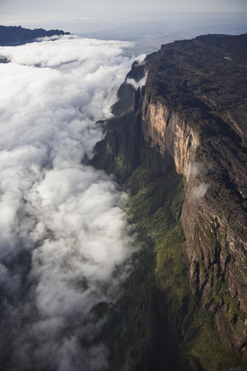 „Insula care plutește în cer”. Povestea Muntelui Roraima, unul dintre cele mai misterioase locuri din lume. Localnicii spun că e sacru 956649