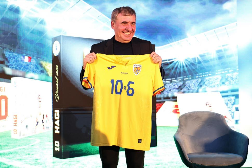 Ilie Bolojan îl decorează pe Gheorghe Hagi cu Ordinul Național "Steaua României" 957073