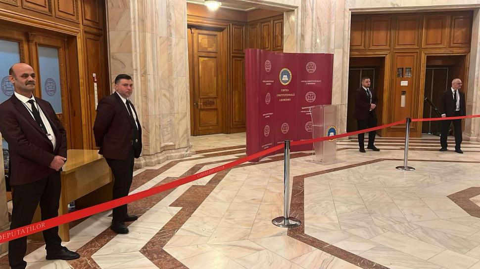 Protest în fața Palatului Parlamentului, după decizia CCR: Mai mulți susținători ai lui Călin Georgescu, amendați. Anunțul Jandarmeriei 957234