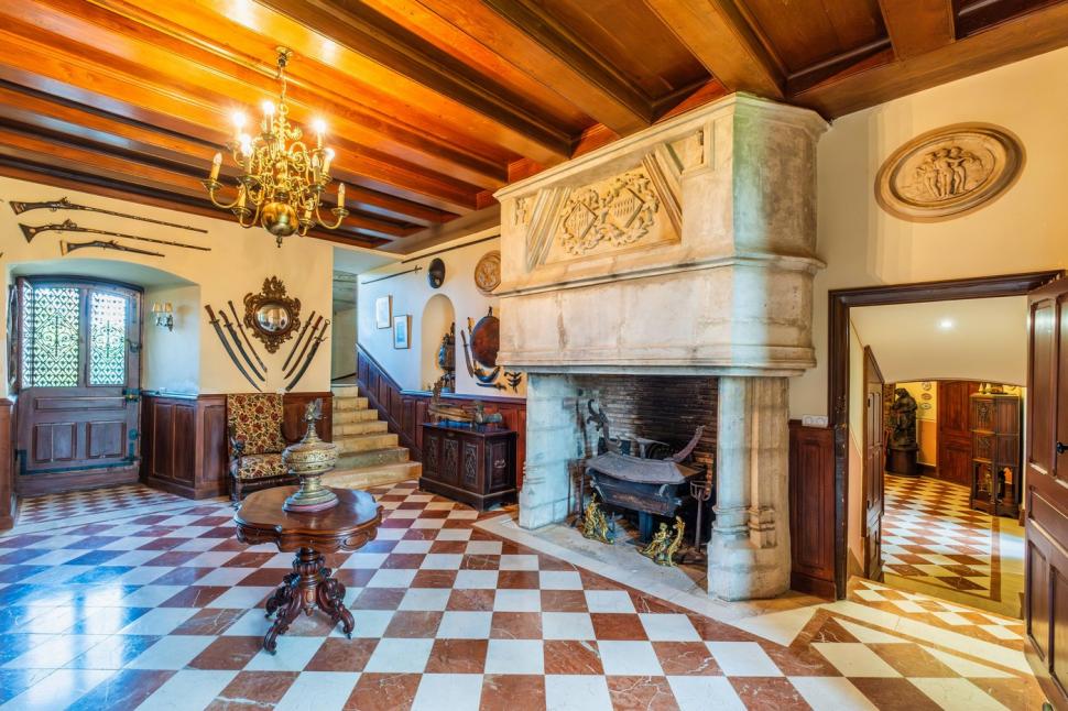 Castelul în care Napoleon și-ar fi ascuns comoara e scos la vânzare, iar prețul este surprinzător 957171