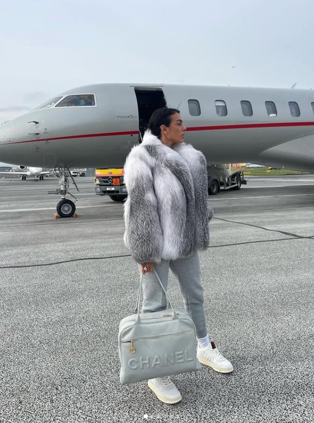 Cristiano Ronaldo și Georgina Rodriguez s-au mutat într-o vilă cu adăpost blindat şi au sporit paza, după ce au fost amenințați 957436