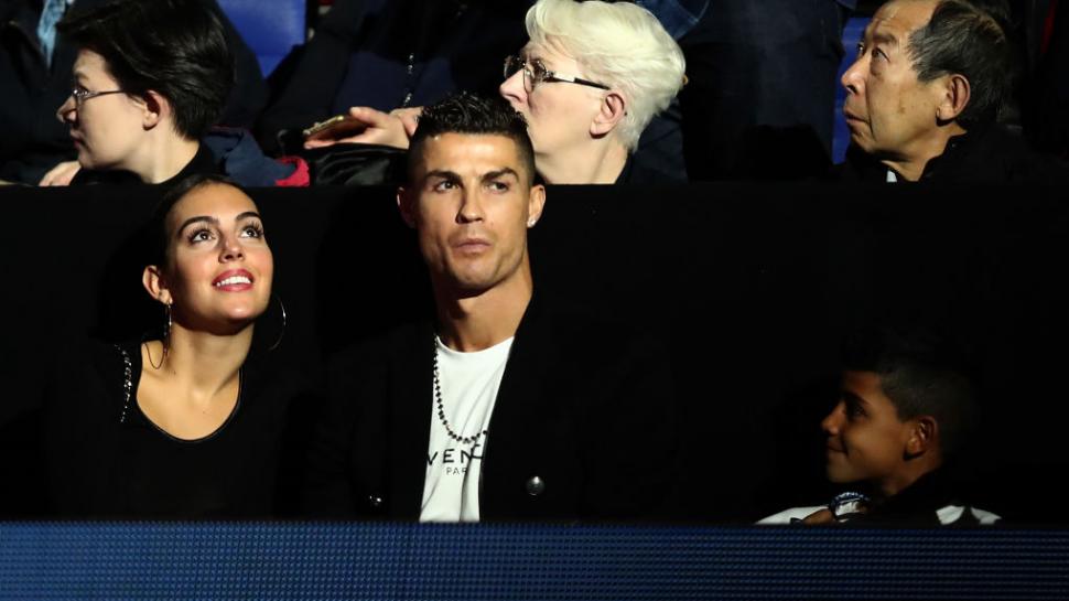 Cristiano Ronaldo și Georgina Rodriguez s-au mutat într-o vilă cu adăpost blindat şi au sporit paza, după ce au fost amenințați 957445