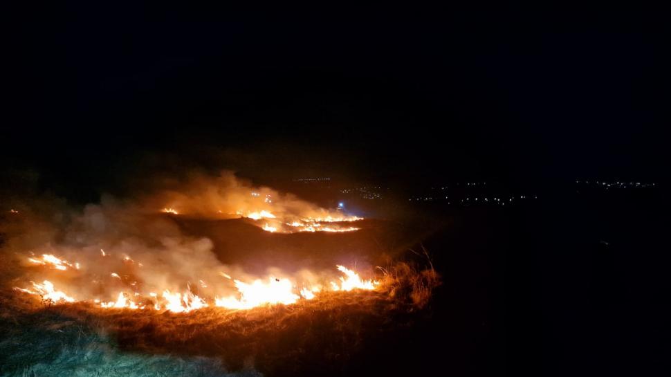 Peste 10.000 de hectare din 15 județe au ars în incendiile puse intenționat. Doi oameni au murit, trei au fost răniți 957317