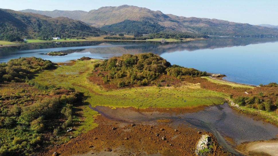 O insulă scoțiană pitorească tocmai a fost scoasă la vânzare la prețul unui apartament de lux din București. Există, însă, o condiție 957737