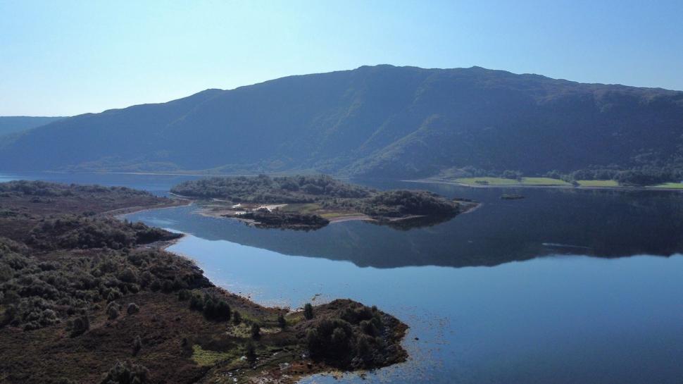 O insulă scoțiană pitorească tocmai a fost scoasă la vânzare la prețul unui apartament de lux din București. Există, însă, o condiție 957738