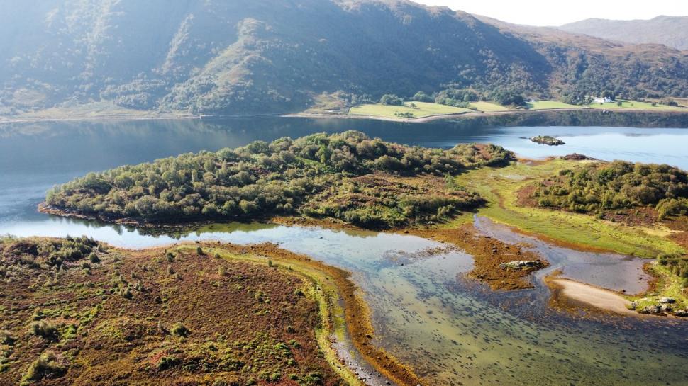 O insulă scoțiană pitorească tocmai a fost scoasă la vânzare la prețul unui apartament de lux din București. Există, însă, o condiție 957740