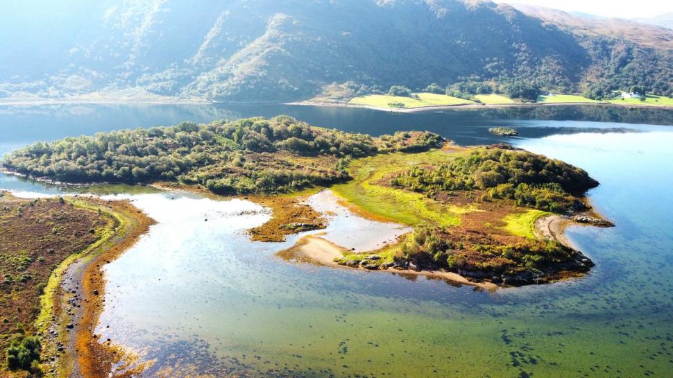 O insulă scoțiană pitorească tocmai a fost scoasă la vânzare la prețul unui apartament de lux din București. Există, însă, o condiție 957743