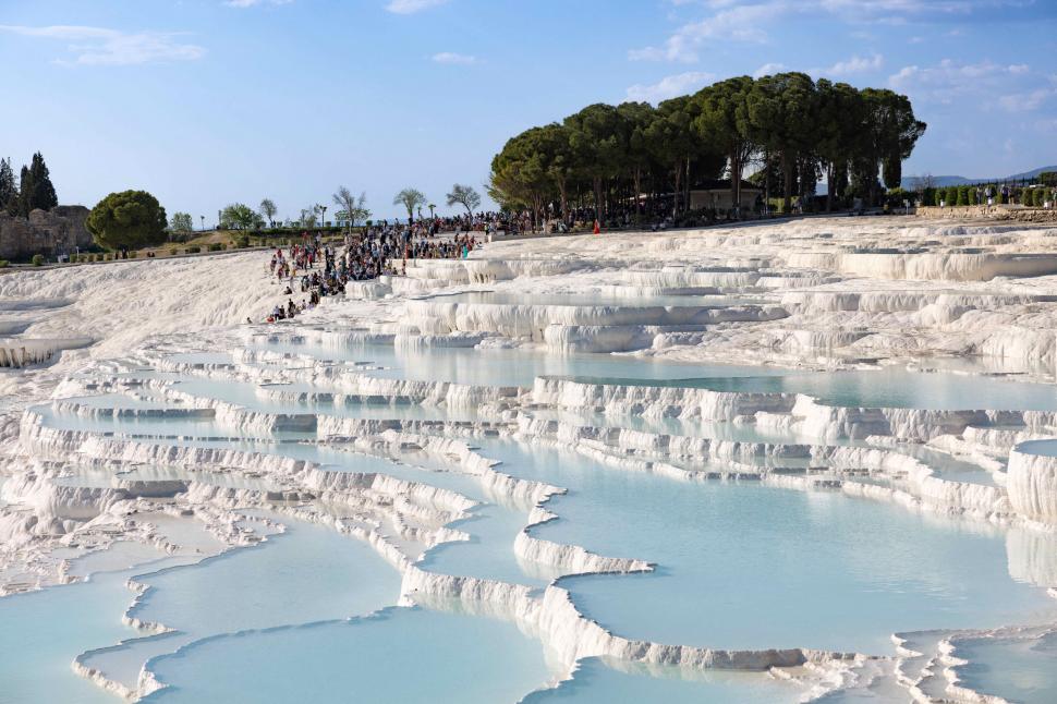 Imagini uluitoare cu „Castelul de bumbac” format din cele mai fotogenice piscine termale. Mulți români ajung în zonă dar nu știu de ele 957917
