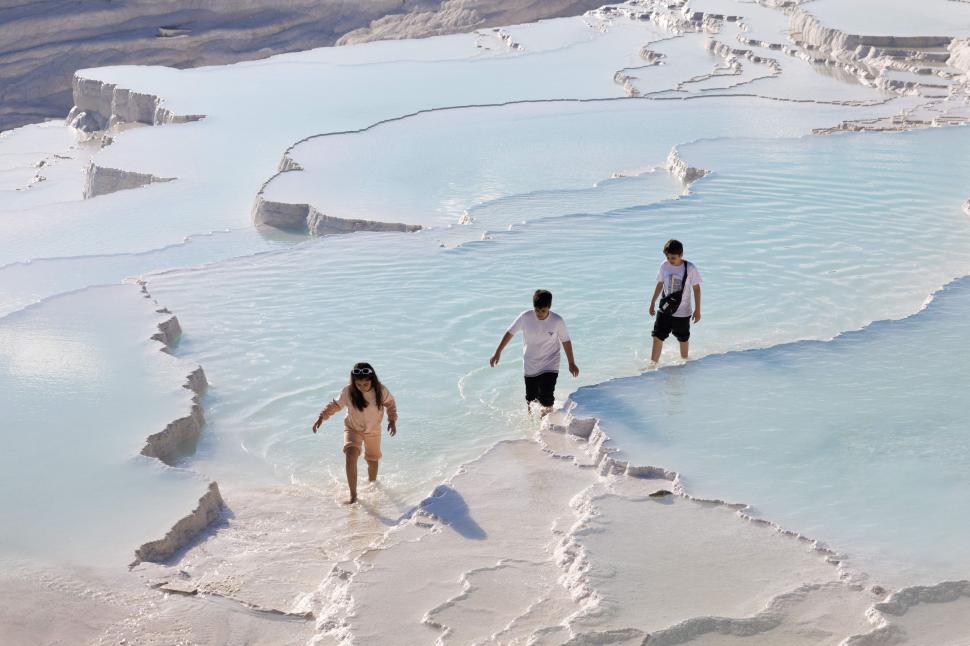 Imagini uluitoare cu „Castelul de bumbac” format din cele mai fotogenice piscine termale. Mulți români ajung în zonă dar nu știu de ele 957919