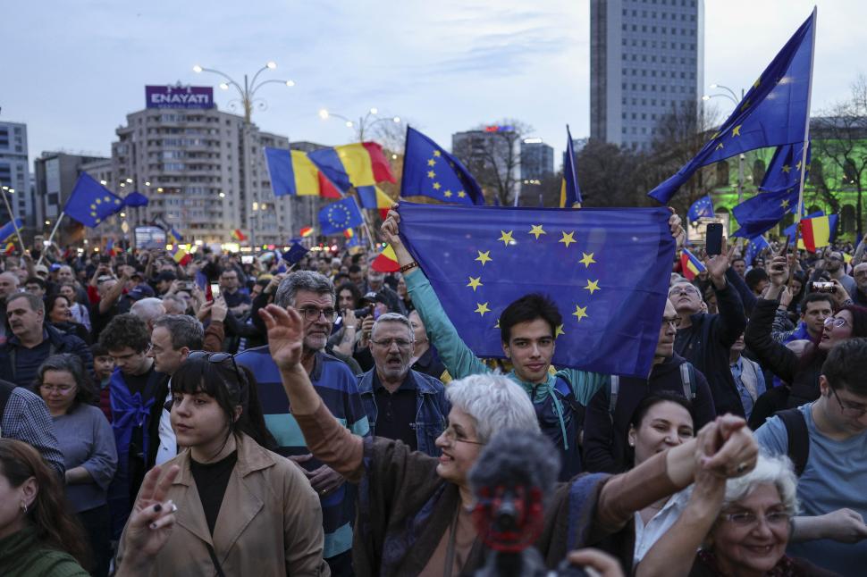 Peste 10.000 de persoane au participant la un miting pro-european în Piața Victoriei 958135