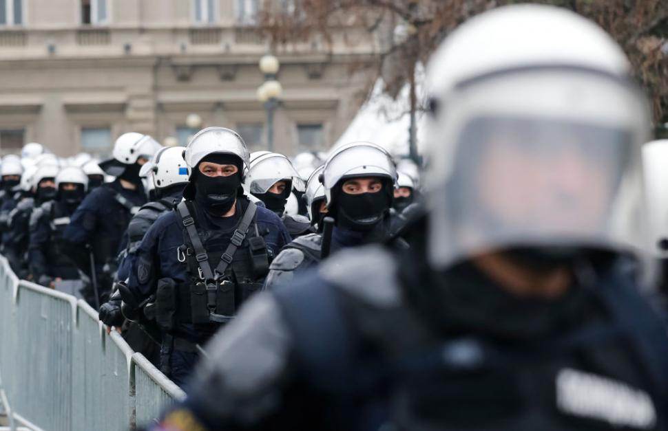 325.000 de persoane au protestat împotriva guvernului, la cel mai mare miting din istoria Serbiei. Ce vor oamenii și cum răspunde Vucic 958158