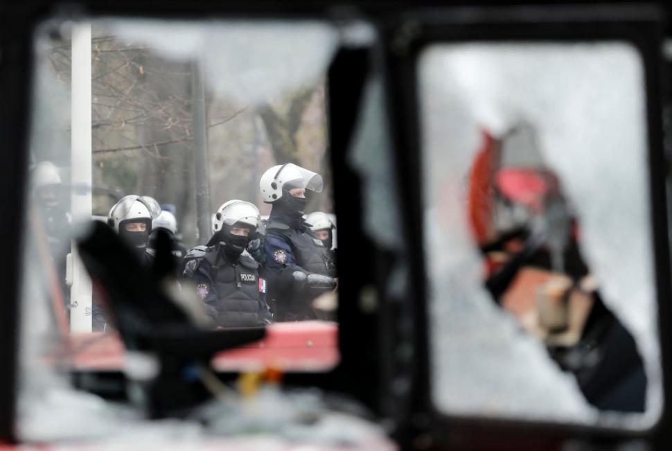 325.000 de persoane au protestat împotriva guvernului, la cel mai mare miting din istoria Serbiei. Ce vor oamenii și cum răspunde Vucic 958159