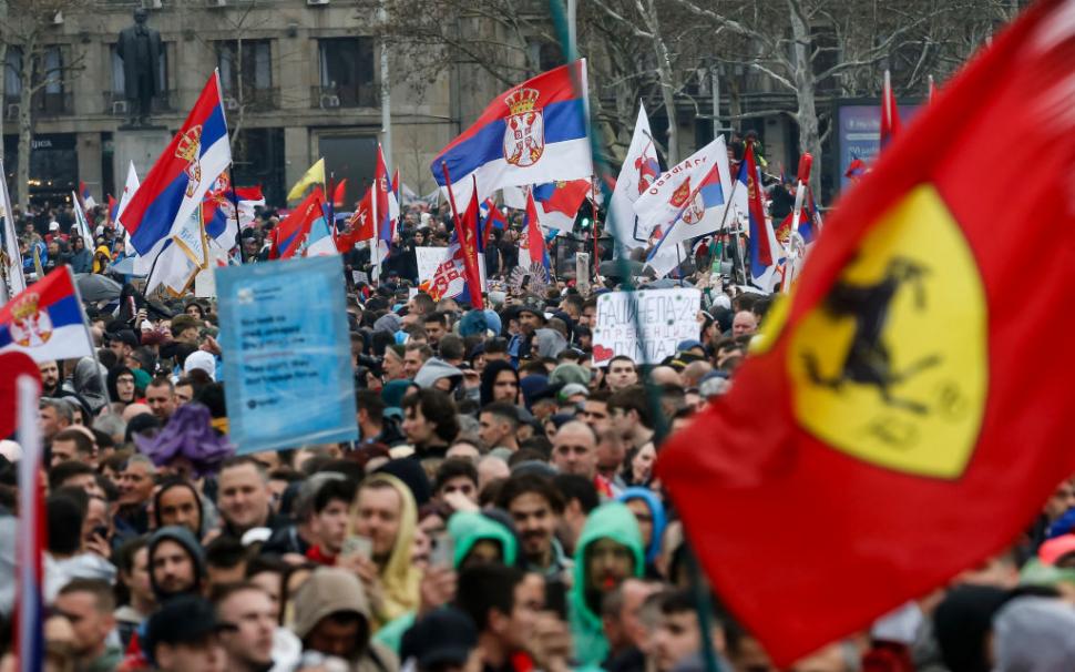 325.000 de persoane au protestat împotriva guvernului, la cel mai mare miting din istoria Serbiei. Ce vor oamenii și cum răspunde Vucic 958160