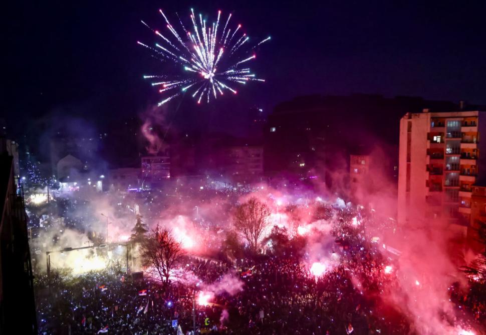 325.000 de persoane au protestat împotriva guvernului, la cel mai mare miting din istoria Serbiei. Ce vor oamenii și cum răspunde Vucic 958166