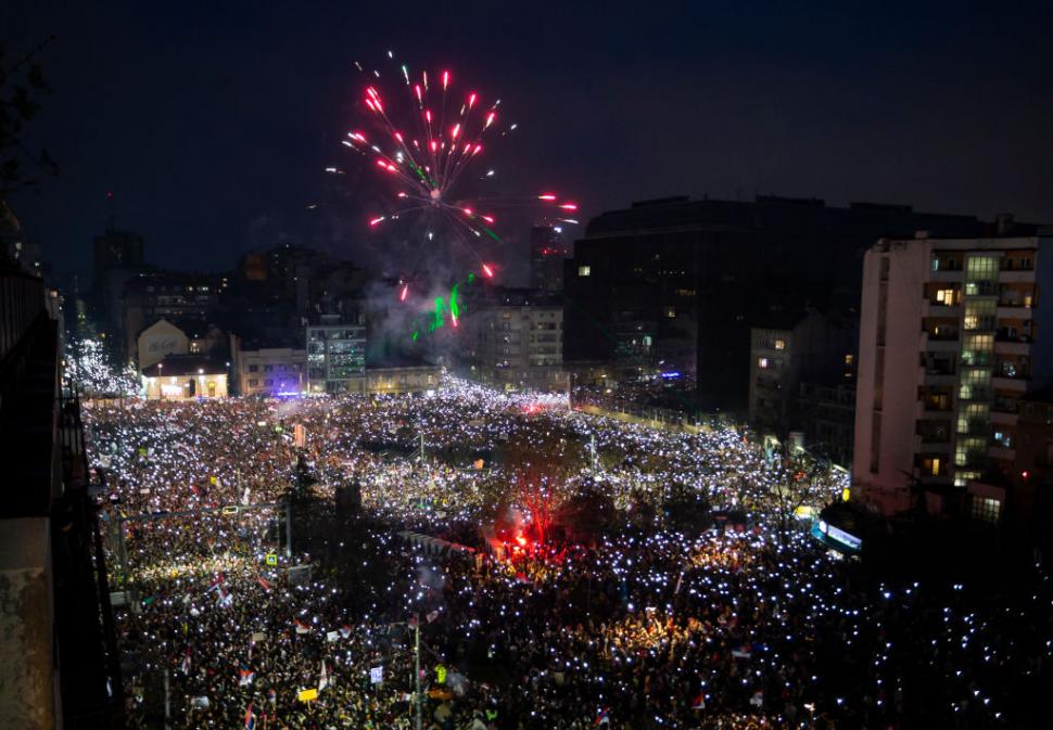 325.000 de persoane au protestat împotriva guvernului, la cel mai mare miting din istoria Serbiei. Ce vor oamenii și cum răspunde Vucic 958168