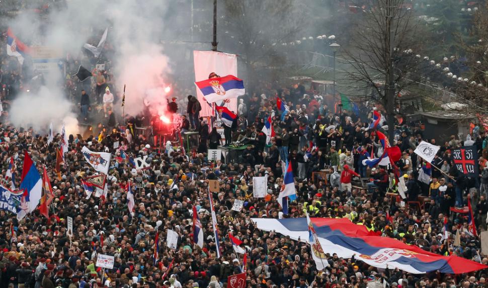 325.000 de persoane au protestat împotriva guvernului, la cel mai mare miting din istoria Serbiei. Ce vor oamenii și cum răspunde Vucic 958173