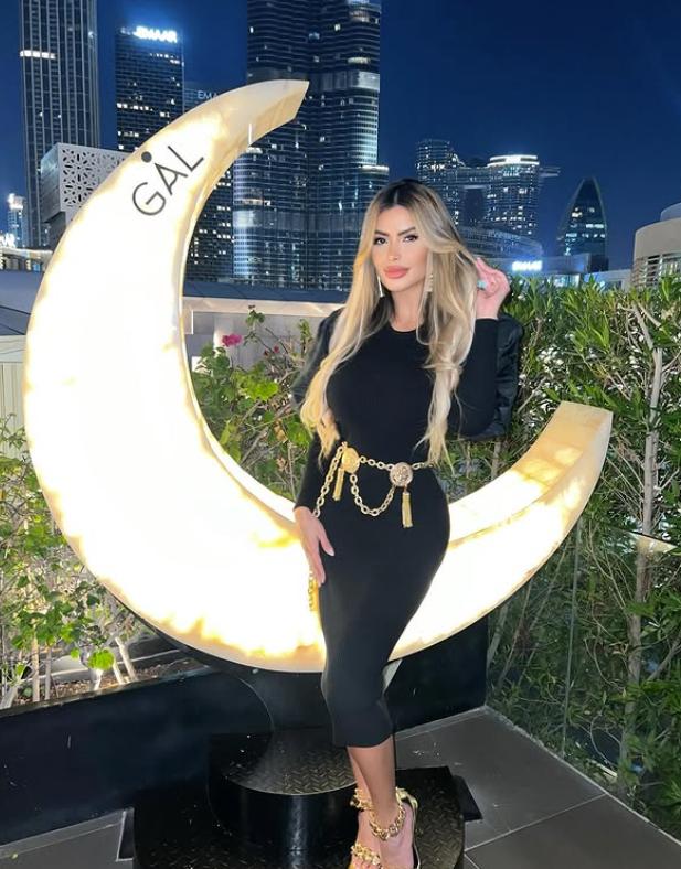 "Femeia perfectă", care a dat un milion de euro pe operații estetice, a fost reținută pe aeroport. "Perfecțiunea are prețul ei" 958294