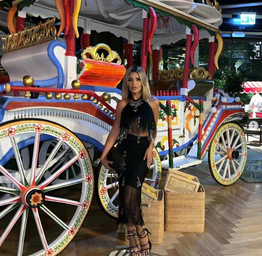 "Femeia perfectă", care a dat un milion de euro pe operații estetice, a fost reținută pe aeroport. "Perfecțiunea are prețul ei" 958296