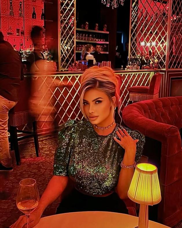 "Femeia perfectă", care a dat un milion de euro pe operații estetice, a fost reținută pe aeroport. "Perfecțiunea are prețul ei" 958297