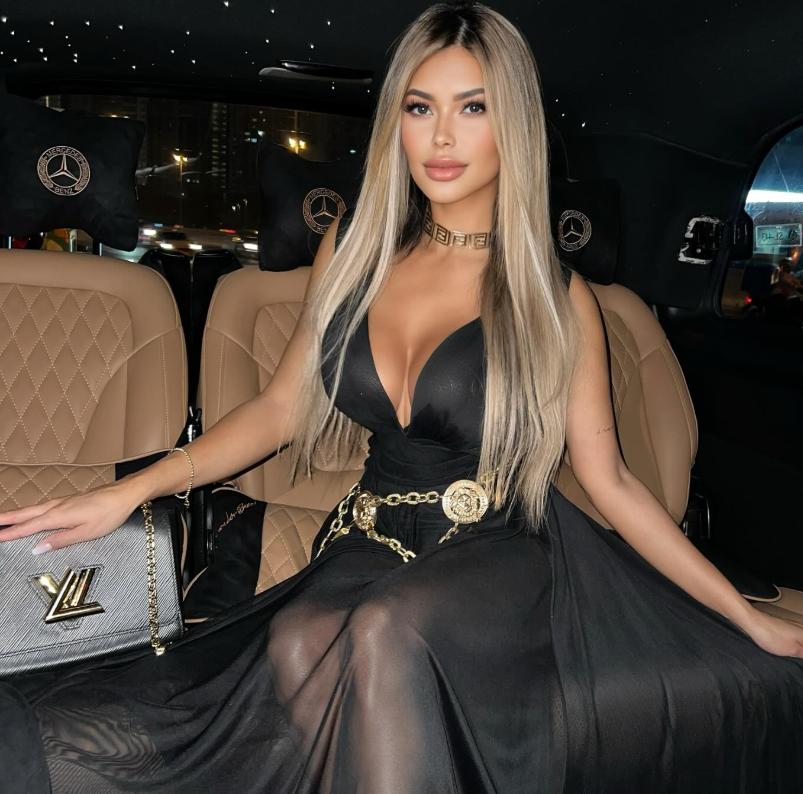 "Femeia perfectă", care a dat un milion de euro pe operații estetice, a fost reținută pe aeroport. "Perfecțiunea are prețul ei" 958302