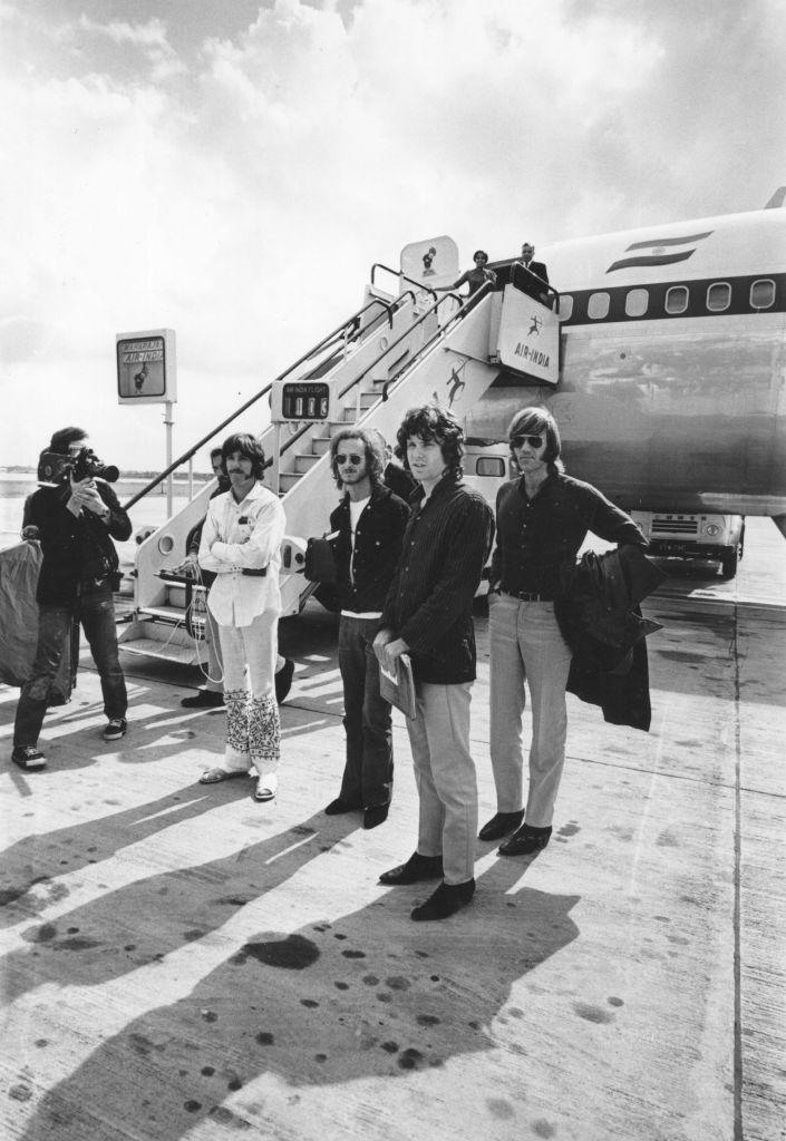 Un documentar lansează o ipoteză şoc: Jim Morrison, legendarul solist al trupei The Doors, ar fi viu și şi-ar fi înscenat moartea 958347