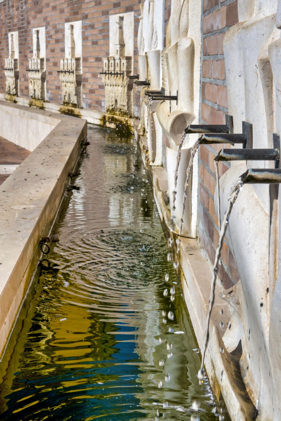 Case la prețul unei cafele. Încă un oraș din Italia vinde locuințe de până la 1.300 de mp pentru 1 euro  958460