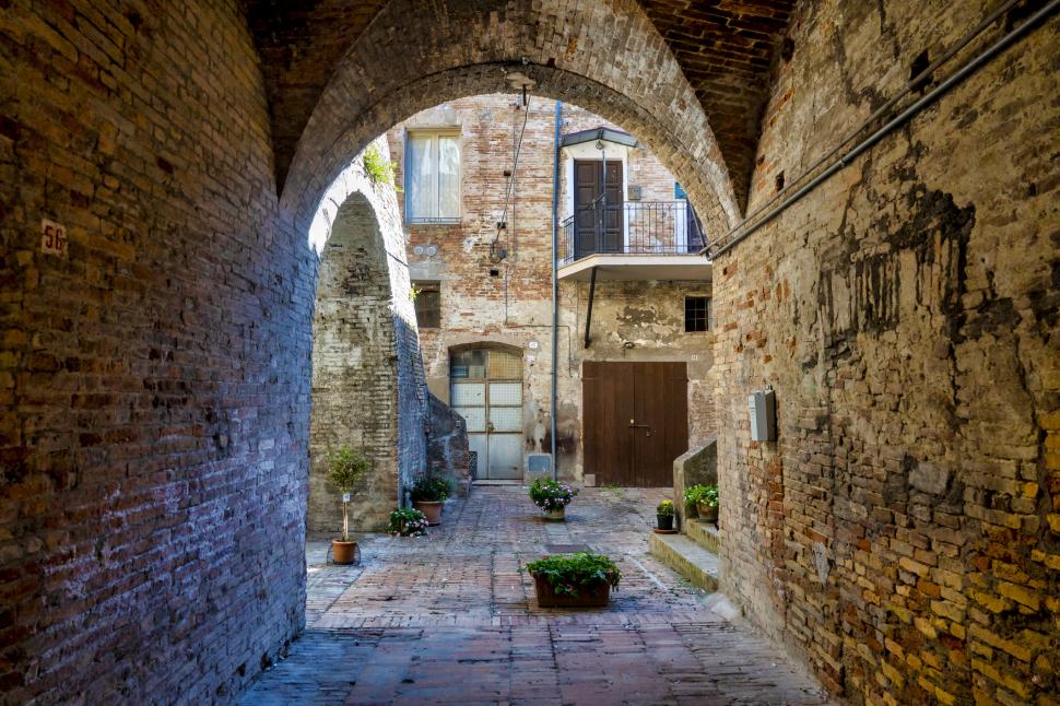 Case la prețul unei cafele. Încă un oraș din Italia vinde locuințe de până la 1.300 de mp pentru 1 euro  958461