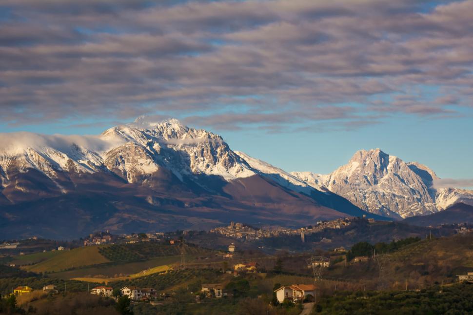 Case la prețul unei cafele. Încă un oraș din Italia vinde locuințe de până la 1.300 de mp pentru 1 euro  958462