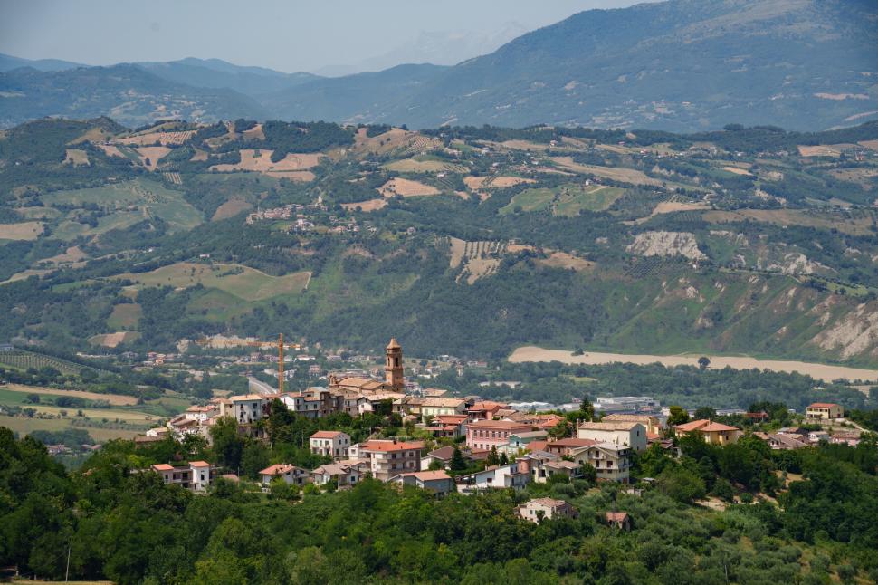 Case la prețul unei cafele. Încă un oraș din Italia vinde locuințe de până la 1.300 de mp pentru 1 euro  958464