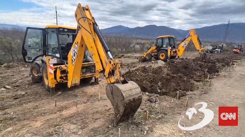 EXCLUSIV. Imagini greu de privit din Macedonia. Cimitirul din Kocani e extins, se sapă zeci de gropi pentru victimele din clubul ars 958543