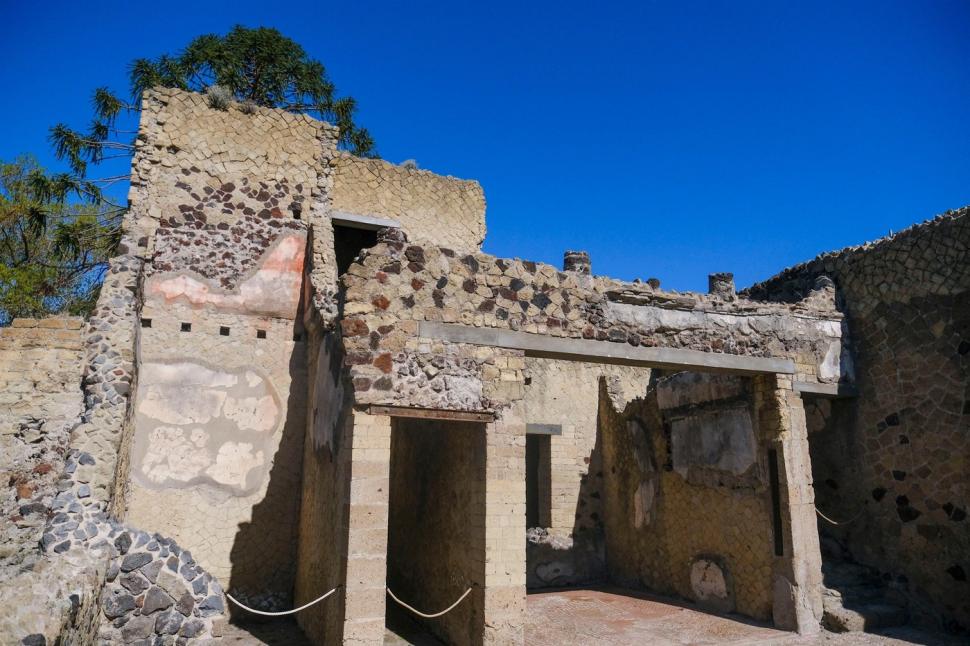 Cum arată după restaurare două dintre cele mai spectaculoase reședințe din situl Herculaneum. După 25 de ani, pot fi iar vizitate 958937