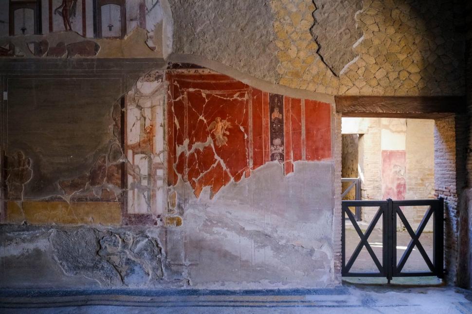 Cum arată după restaurare două dintre cele mai spectaculoase reședințe din situl Herculaneum. După 25 de ani, pot fi iar vizitate 958938