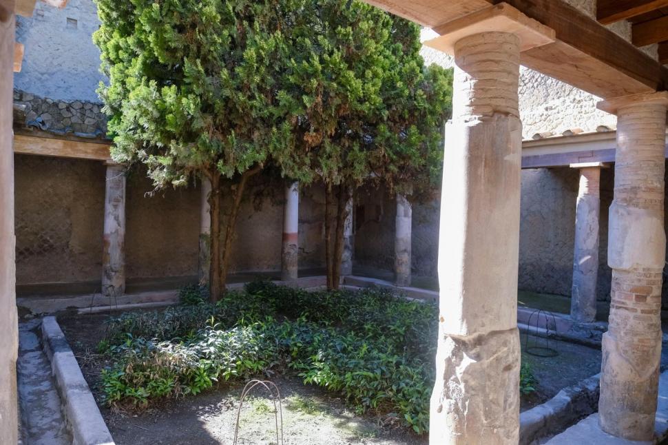 Cum arată după restaurare două dintre cele mai spectaculoase reședințe din situl Herculaneum. După 25 de ani, pot fi iar vizitate 958940