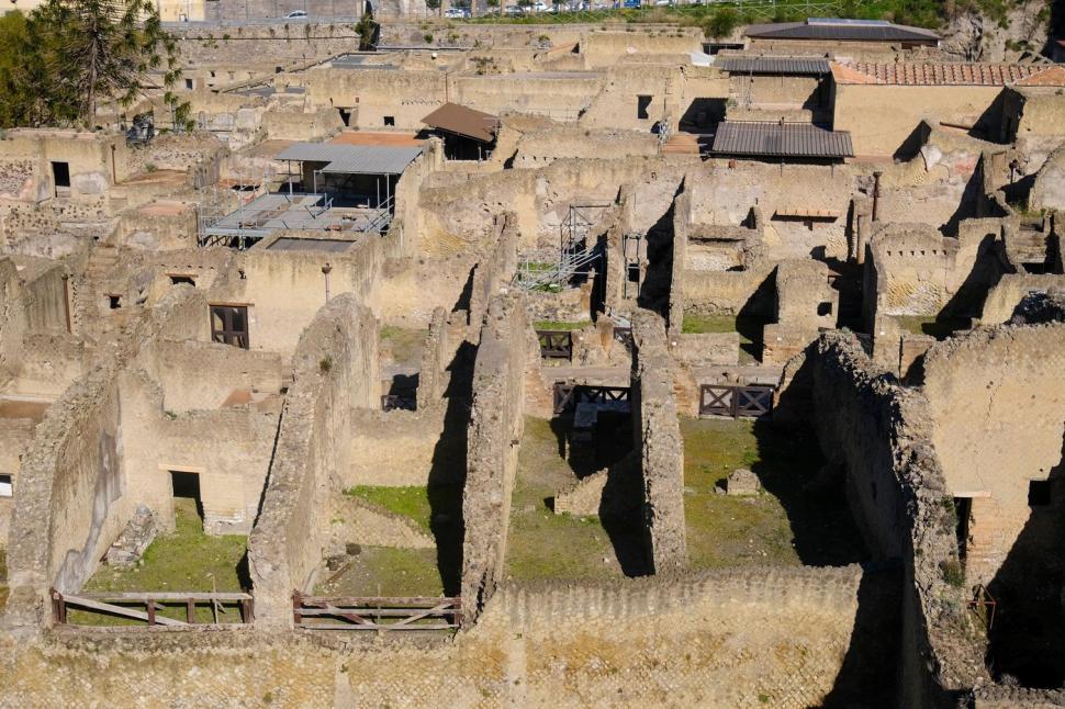 Cum arată după restaurare două dintre cele mai spectaculoase reședințe din situl Herculaneum. După 25 de ani, pot fi iar vizitate 958942
