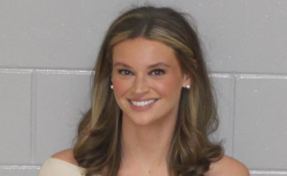 Fotografia cu o studentă arestată în SUA a provocat isterie pe rețelele sociale:  „Au închis-o pe Miss America” 958944