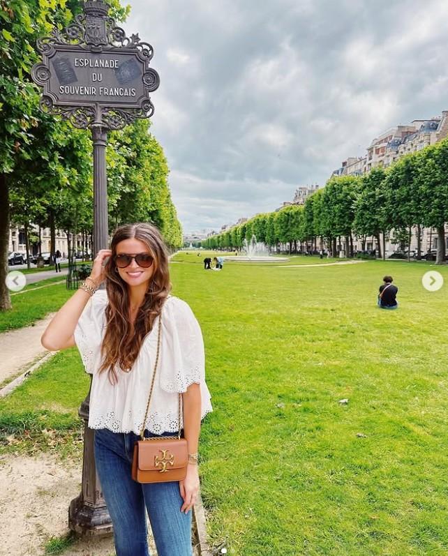 Fotografia cu o studentă arestată în SUA a provocat isterie pe rețelele sociale:  „Au închis-o pe Miss America” 958963