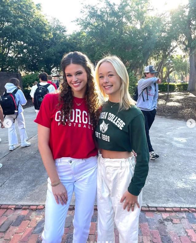 Fotografia cu o studentă arestată în SUA a provocat isterie pe rețelele sociale:  „Au închis-o pe Miss America” 958965