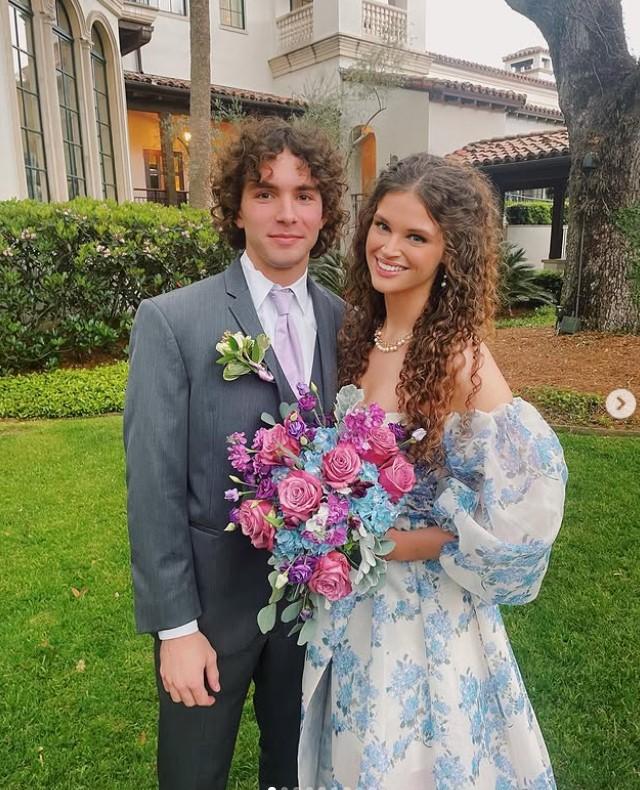 Fotografia cu o studentă arestată în SUA a provocat isterie pe rețelele sociale:  „Au închis-o pe Miss America” 958966