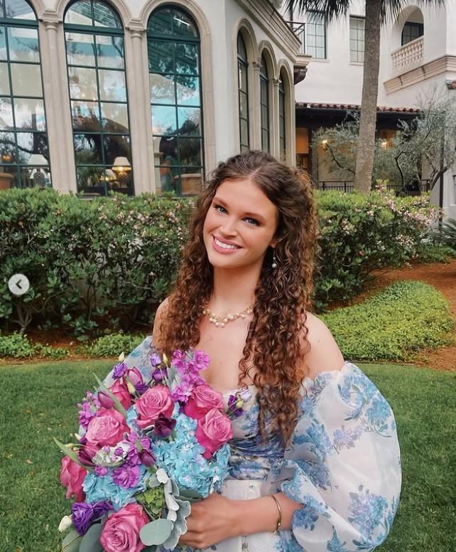 Fotografia cu o studentă arestată în SUA a provocat isterie pe rețelele sociale:  „Au închis-o pe Miss America” 958968