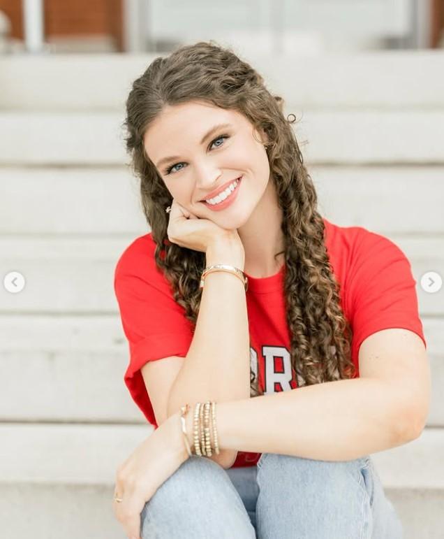 Fotografia cu o studentă arestată în SUA a provocat isterie pe rețelele sociale:  „Au închis-o pe Miss America” 958971