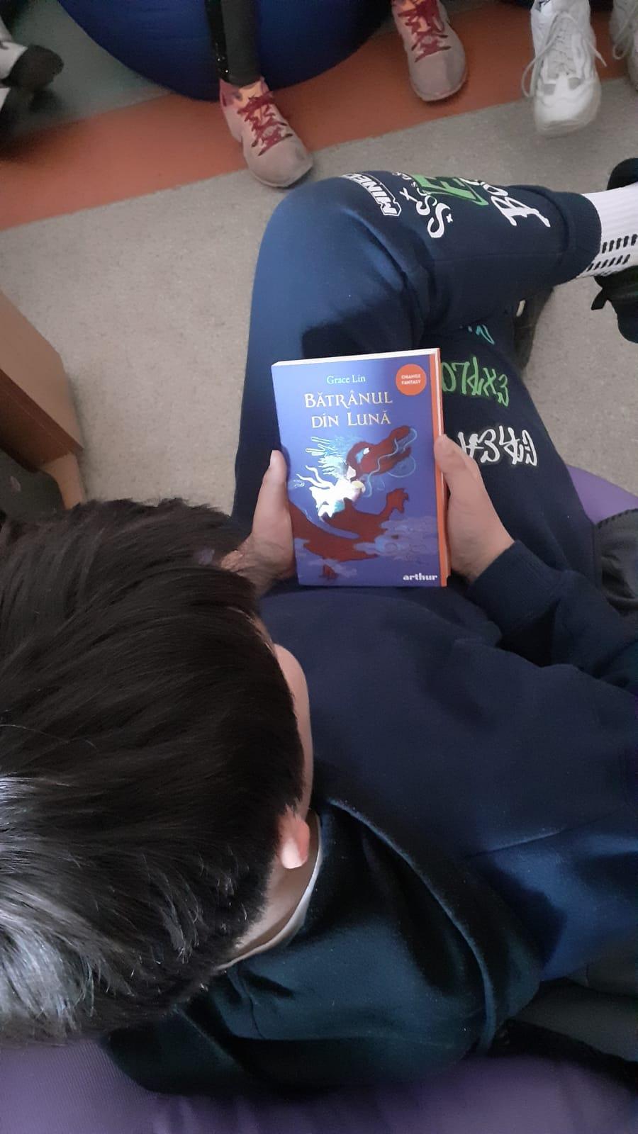 Trei școli cu 2000 de elevi au primi o donație de cărți de la Aktor România 958924