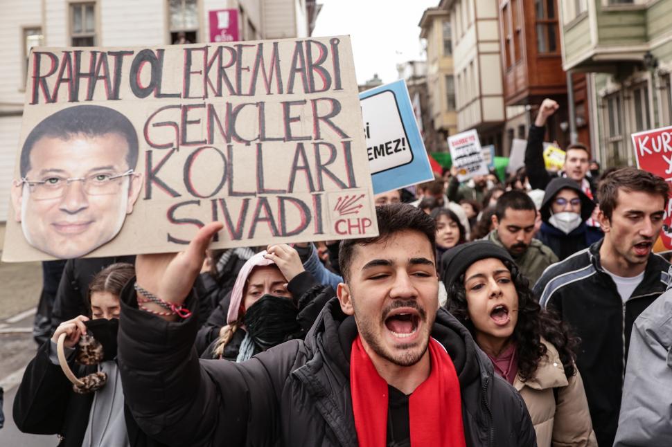 Imaginile haosului și violențelor din Turcia. Protestele se extind, polițiștii au tras cu gloanțe de cauciuc. Reacția lui Erdogan 959193